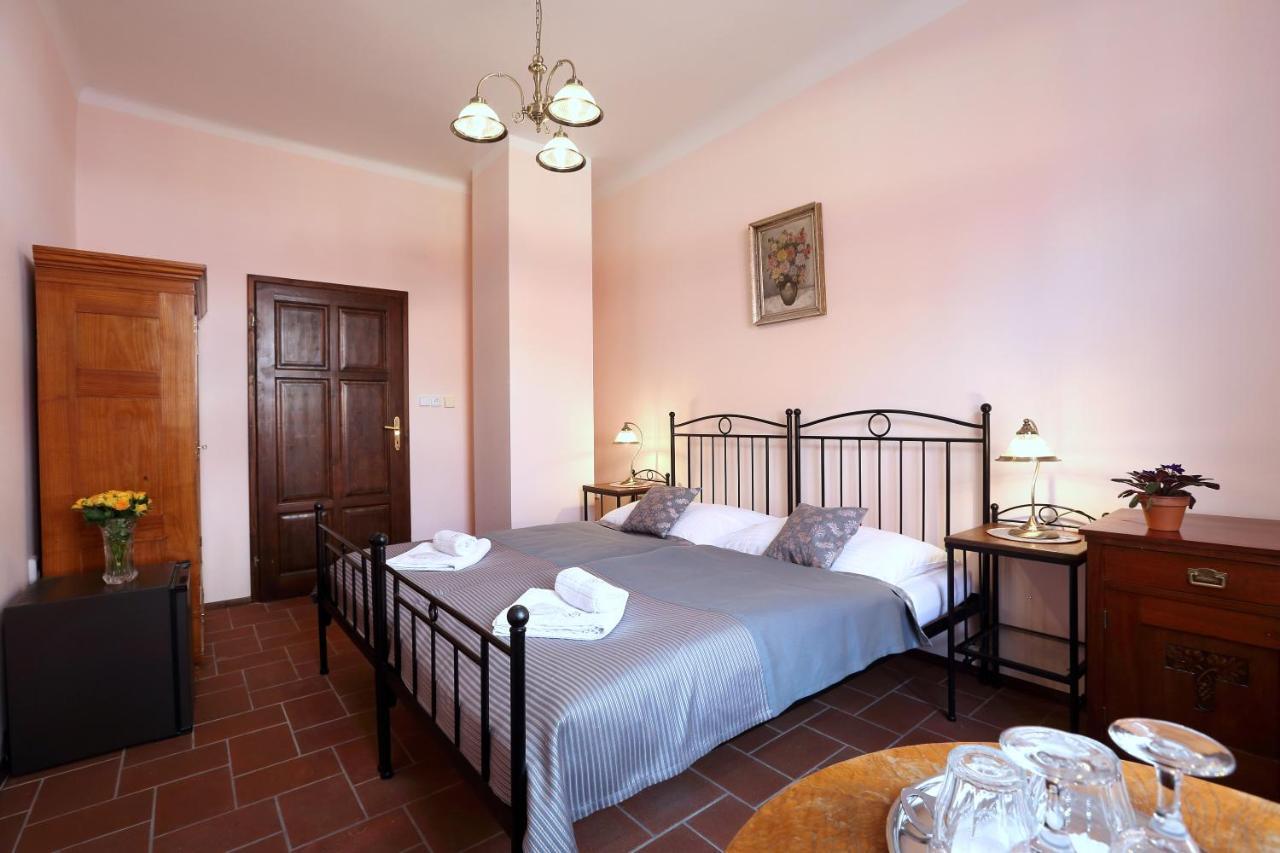 Hotel Penzion Na 15. Poledniku à Jindřichův Hradec Extérieur photo