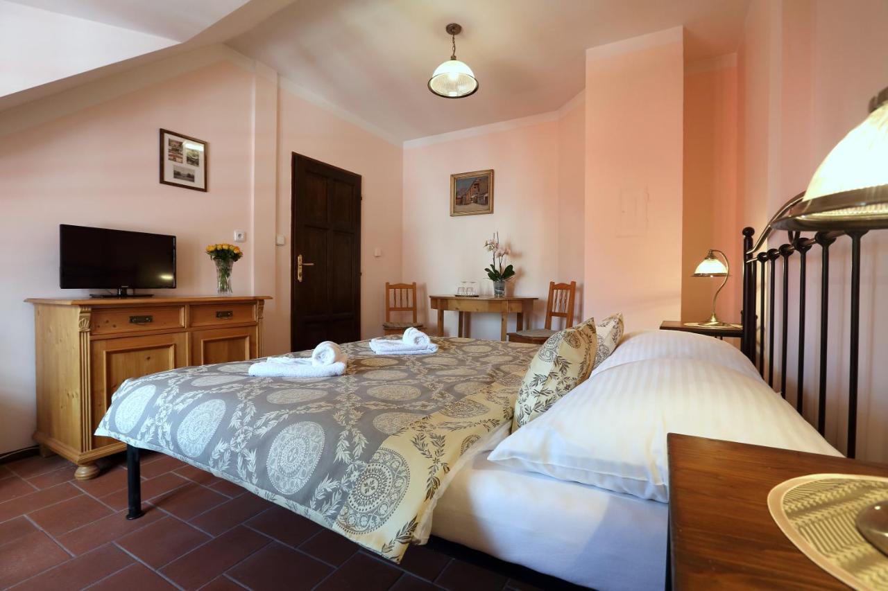 Hotel Penzion Na 15. Poledniku à Jindřichův Hradec Extérieur photo