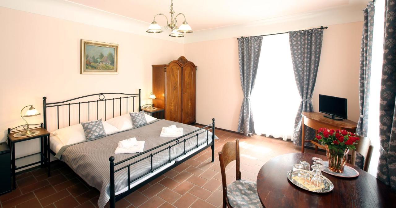 Hotel Penzion Na 15. Poledniku à Jindřichův Hradec Extérieur photo