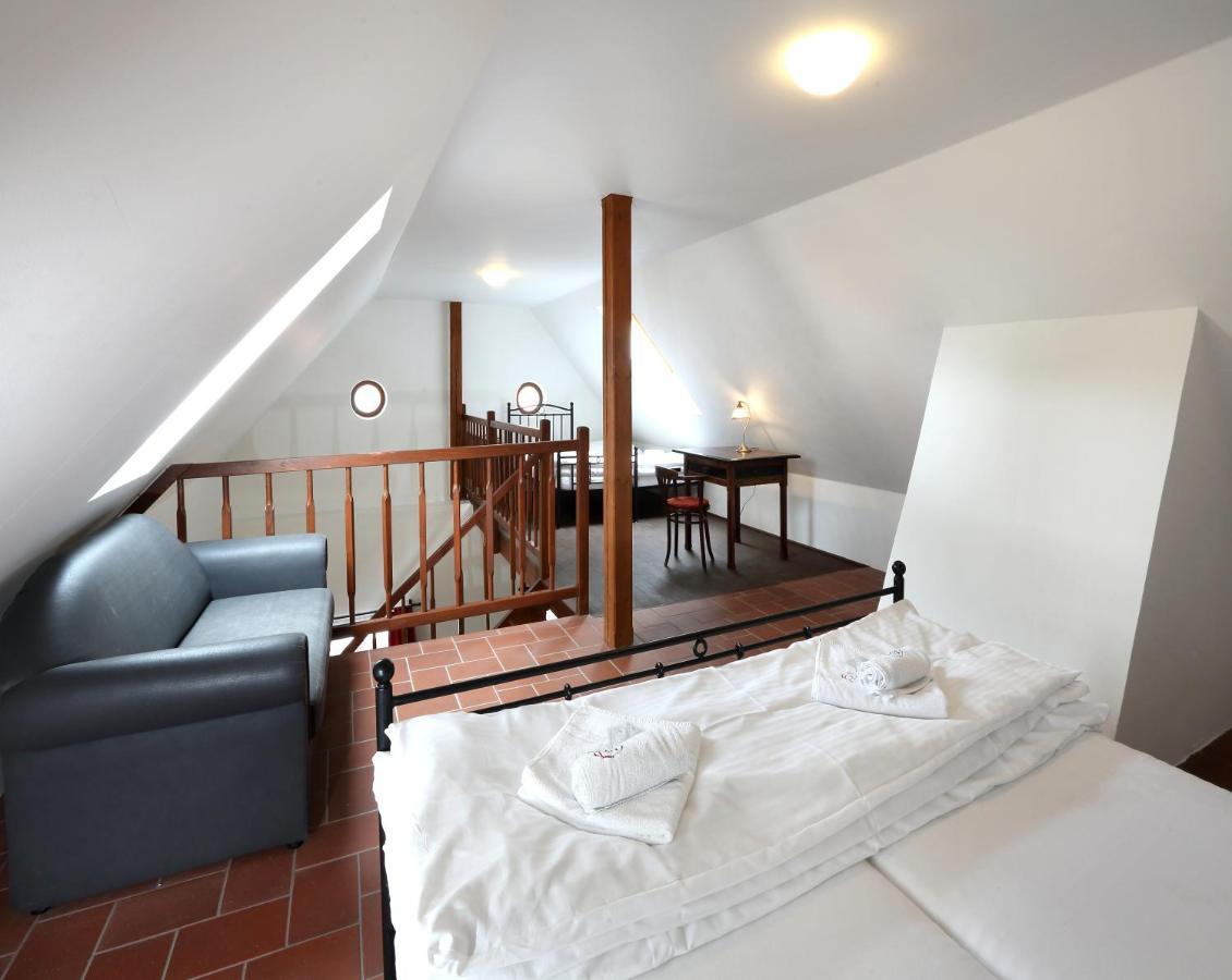 Hotel Penzion Na 15. Poledniku à Jindřichův Hradec Extérieur photo
