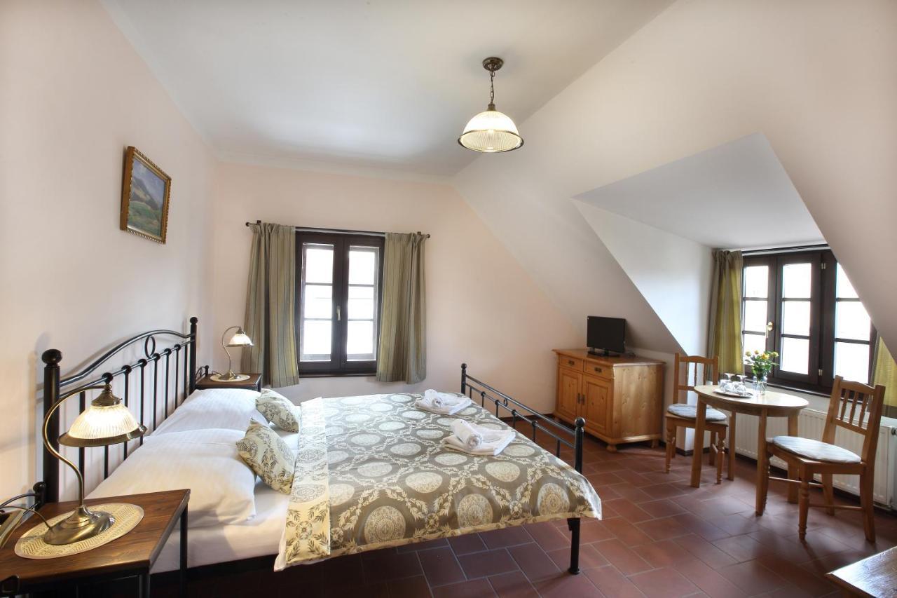 Hotel Penzion Na 15. Poledniku à Jindřichův Hradec Extérieur photo