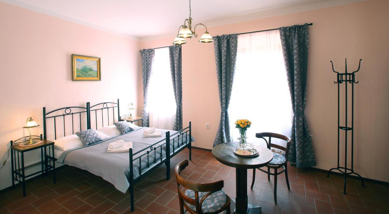 Hotel Penzion Na 15. Poledniku à Jindřichův Hradec Extérieur photo