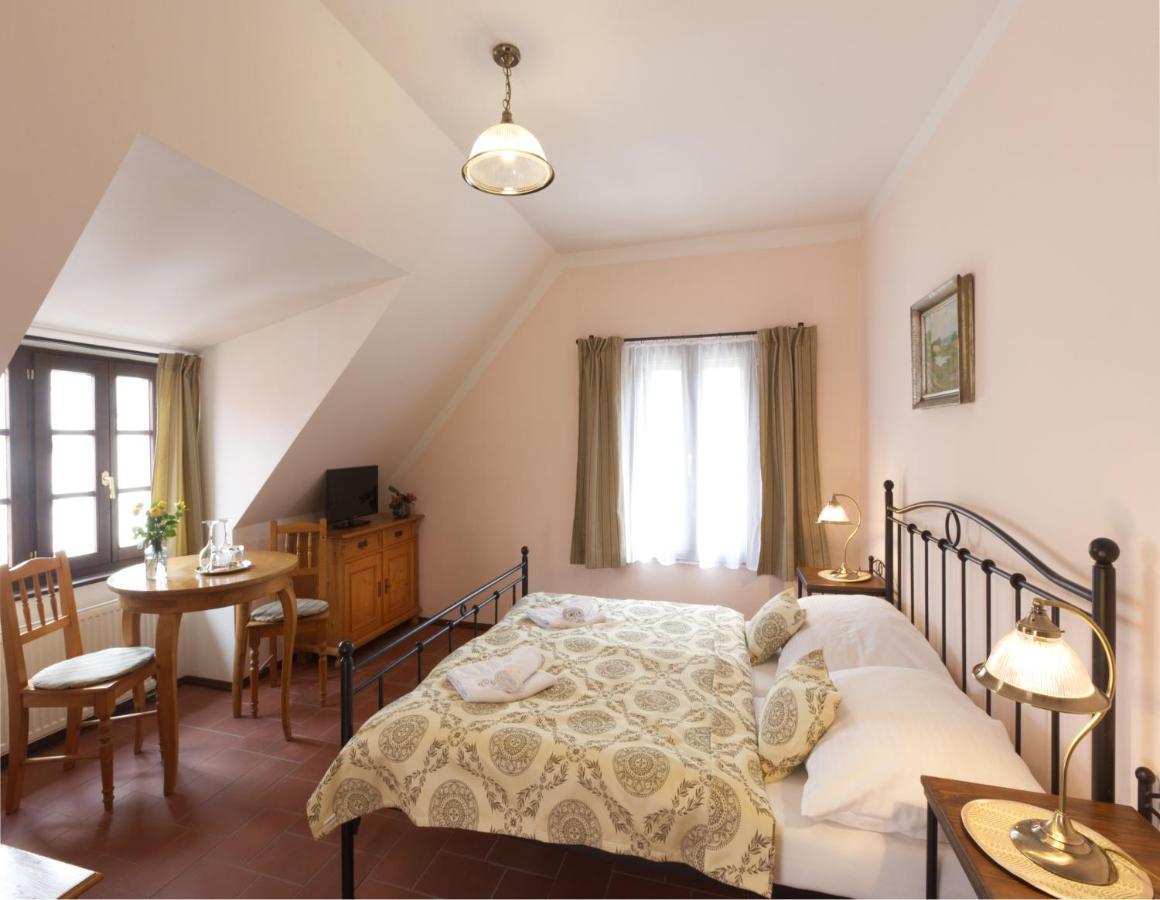 Hotel Penzion Na 15. Poledniku à Jindřichův Hradec Extérieur photo