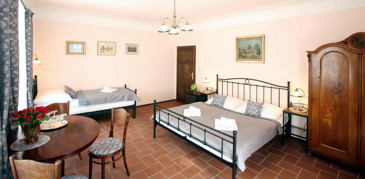 Hotel Penzion Na 15. Poledniku à Jindřichův Hradec Extérieur photo